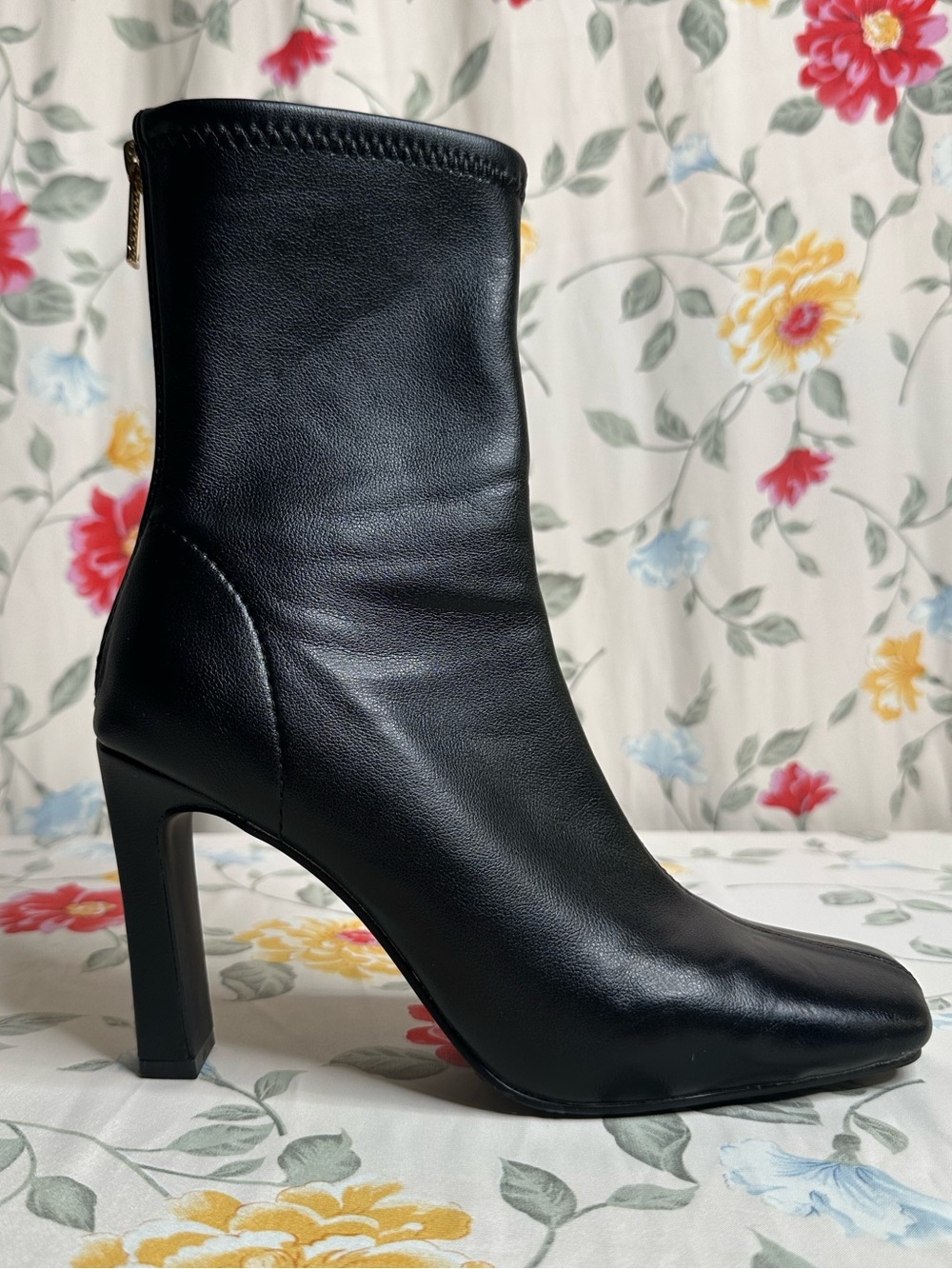 STEVE MADDEN | Black Khelan Ankle Boots |Gold label | Size 7.5 | Great Condition